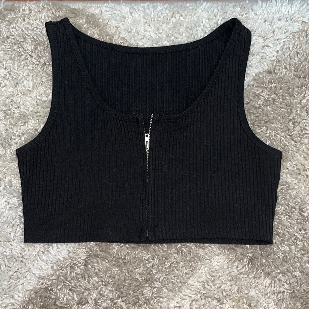 zip-up front black cropped tank top